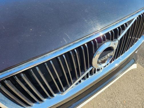 2017 Volvo XC90 T5 Momentum