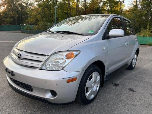 2004 Scion xA Hatchback 4D