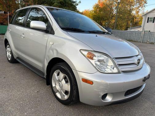 2004 Scion xA Hatchback 4D