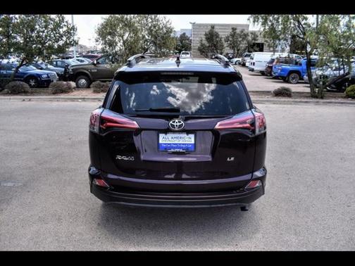 Photo 5 of 25 of 2018 Toyota RAV4 LE