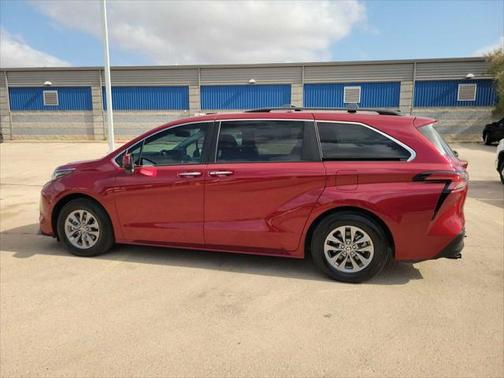 2022 Toyota Sienna XLE 7 Passenger