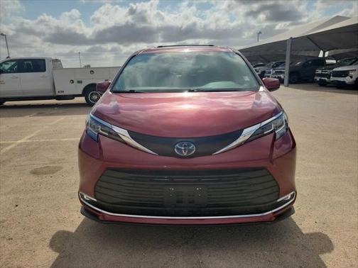 2022 Toyota Sienna XLE 7 Passenger