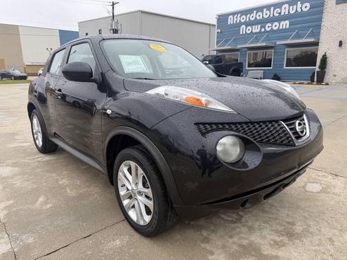 Black 2014 Nissan Juke S