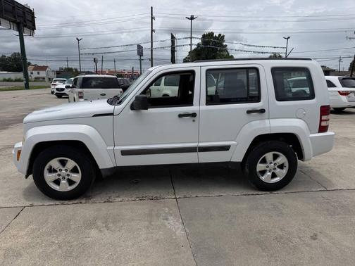 Bright White Clearcoat 2012 Jeep Liberty Sport