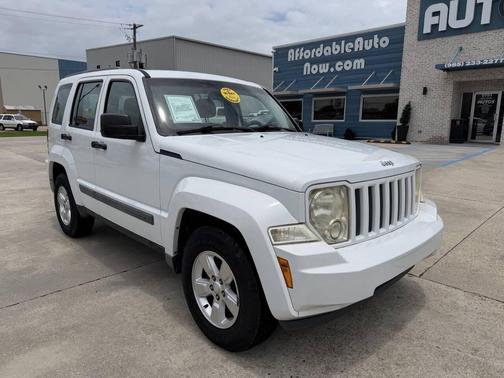 Bright White Clearcoat 2012 Jeep Liberty Sport