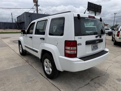 Bright White Clearcoat 2012 Jeep Liberty Sport