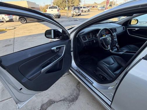 Bright Silver Metallic 2016 Volvo V60 Cross Country T5