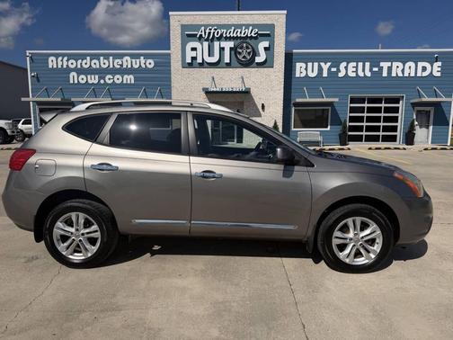 Gray 2013 Nissan Rogue SV