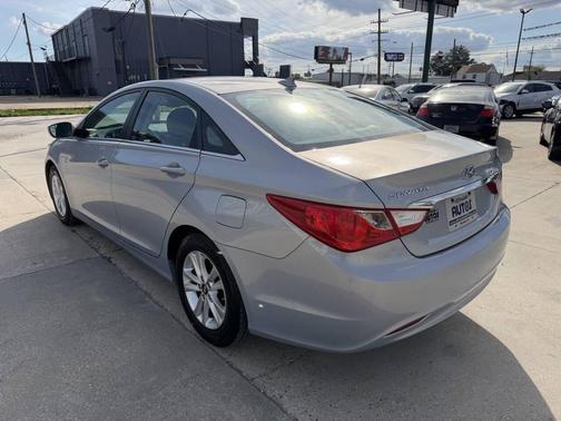 2012 Hyundai SONATA GLS