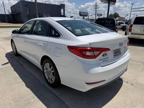 Quartz White Pearl 2017 Hyundai SONATA SE