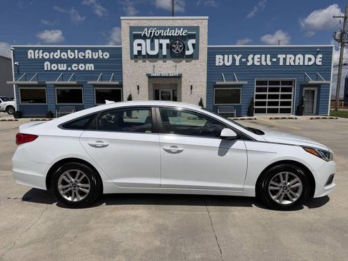 Quartz White Pearl 2017 Hyundai SONATA SE