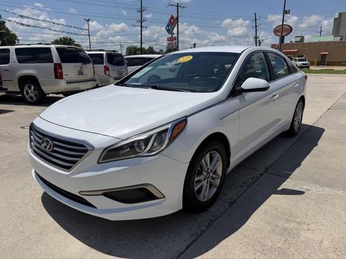 Quartz White Pearl 2017 Hyundai SONATA SE
