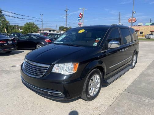 2016 Chrysler Town & Country Limited Platinum