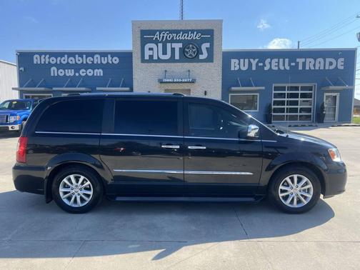 2016 Chrysler Town & Country Limited Platinum