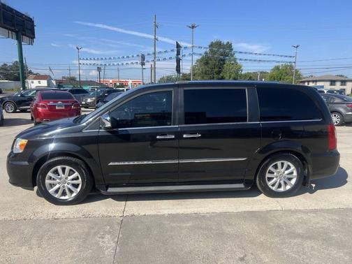 2016 Chrysler Town & Country Limited Platinum