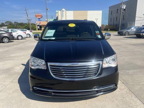 2016 Chrysler Town & Country Limited Platinum