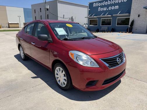 Red Brick 2013 Nissan Versa 1.6 S