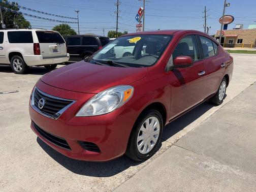 Red Brick 2013 Nissan Versa 1.6 S