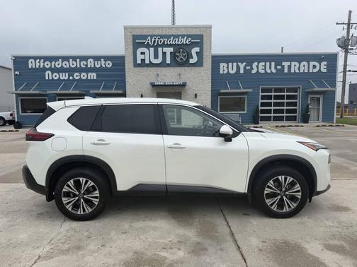 Pearl White Tricoat 2021 Nissan Rogue SV