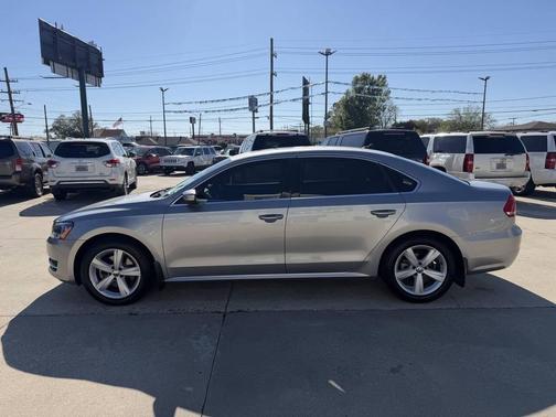2013 Volkswagen Passat 2.0 TDI SE w/ Sunroof