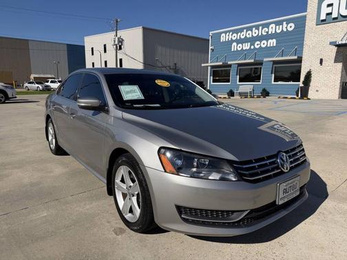 2013 Volkswagen Passat 2.0 TDI SE w/ Sunroof