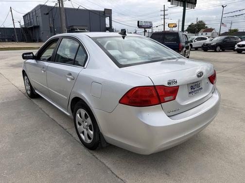 Silver 2009 Kia Optima LX