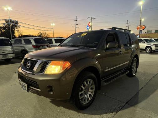 2008 Nissan Pathfinder LE