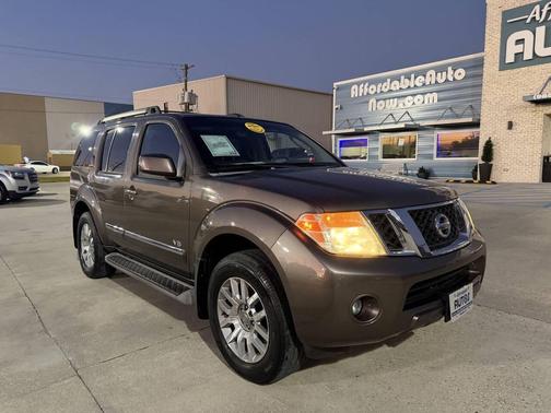 2008 Nissan Pathfinder LE
