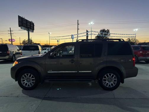 2008 Nissan Pathfinder LE