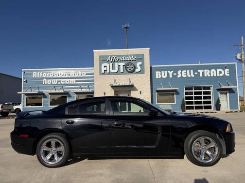 Pitch Black 2014 Dodge Charger SXT