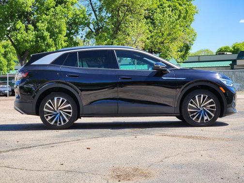 Deep Black Pearl 2023 Volkswagen ID.4 Pro S Plus
