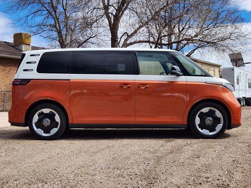 2025 Volkswagen ID. Buzz Pro S Plus with 4MOTION