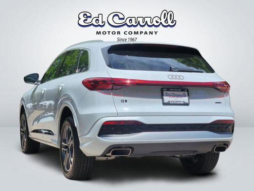 Glacier White Metallic 2025 Audi Q5 Premium TFSI quattro S tronic
