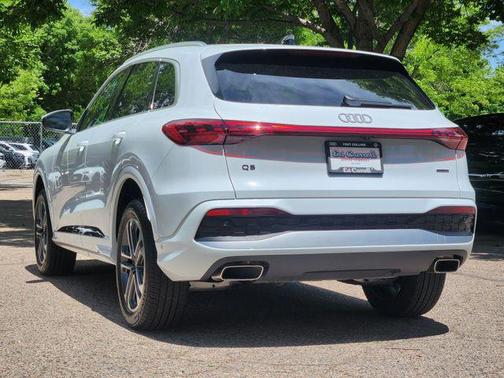Glacier White Metallic 2025 Audi Q5 Premium TFSI quattro S tronic