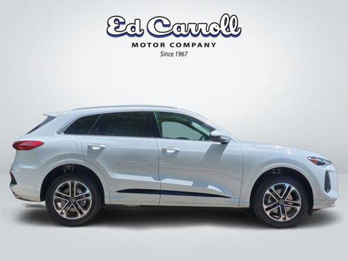Glacier White Metallic 2025 Audi Q5 Premium TFSI quattro S tronic