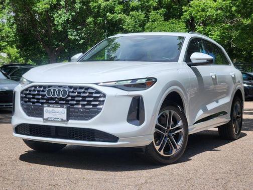 Glacier White Metallic 2025 Audi Q5 Premium TFSI quattro S tronic