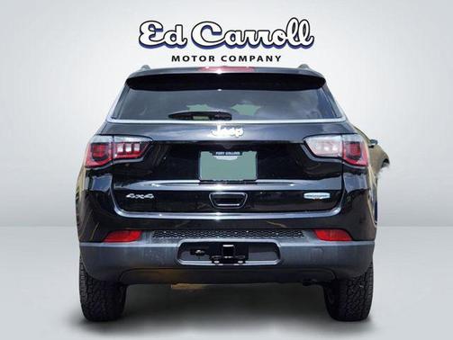 Diamond Black Crystal Pearlcoat 2018 Jeep Compass Latitude