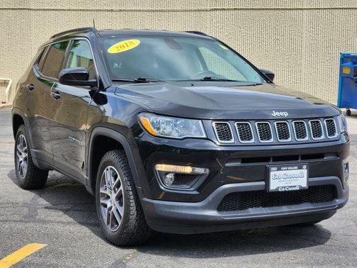 Diamond Black Crystal Pearlcoat 2018 Jeep Compass Latitude