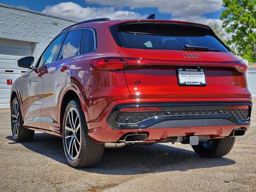Grenadine Red Metallic 2026 Audi Q5 Prestige TFSI quattro S tronic