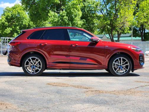 Grenadine Red Metallic 2026 Audi Q5 Prestige TFSI quattro S tronic