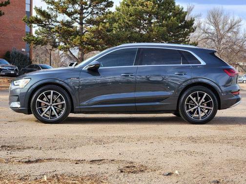 2019 Audi e-tron Premium Plus
