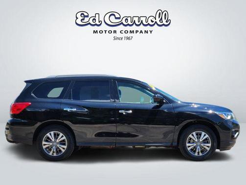 Magnetic Black Metallic 2017 Nissan Pathfinder SV