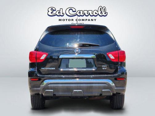 Magnetic Black Metallic 2017 Nissan Pathfinder SV