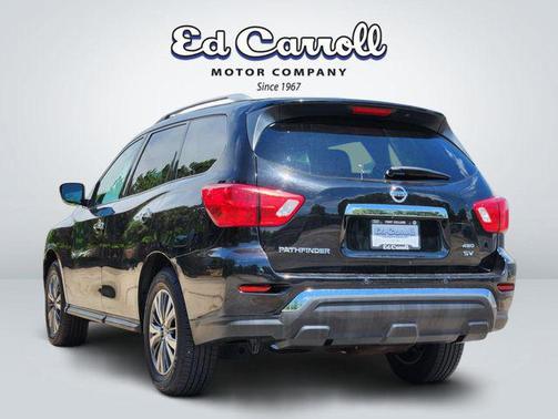 Magnetic Black Metallic 2017 Nissan Pathfinder SV