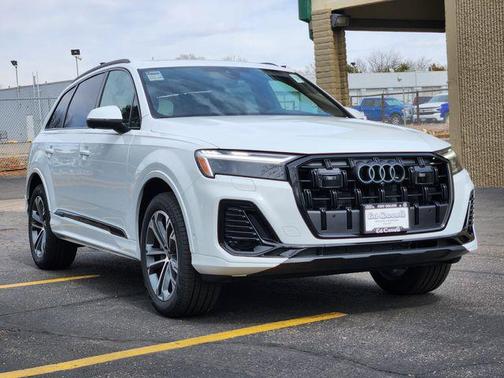 Glacier White Metallic 2026 Audi Q7 45 Premium