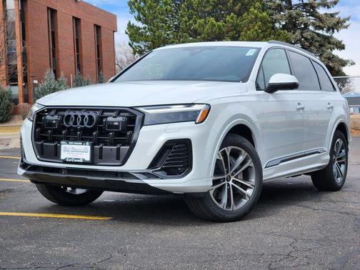 Glacier White Metallic 2026 Audi Q7 45 Premium