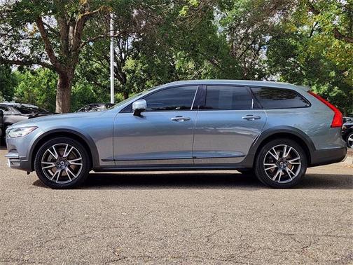 2018 Volvo V90 Cross Country T6