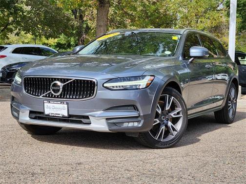 2018 Volvo V90 Cross Country T6