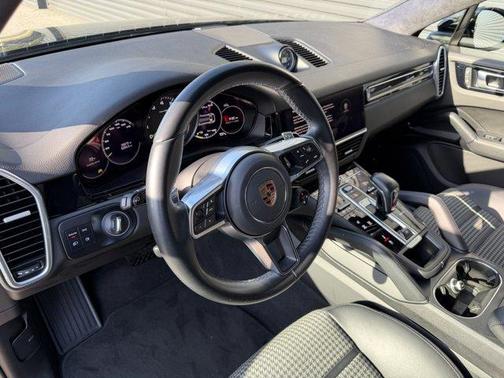 2023 Porsche Cayenne Platinum Edition