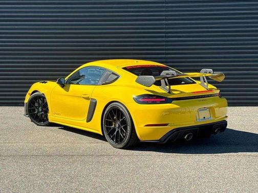 2024 Porsche 718 Cayman GT4 RS